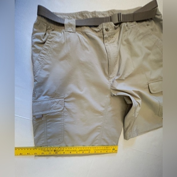 Columbia belted Omni Wick Advanced evaporation unisex tan cargo shorts. Sz-L V3 - Picture 8 of 9